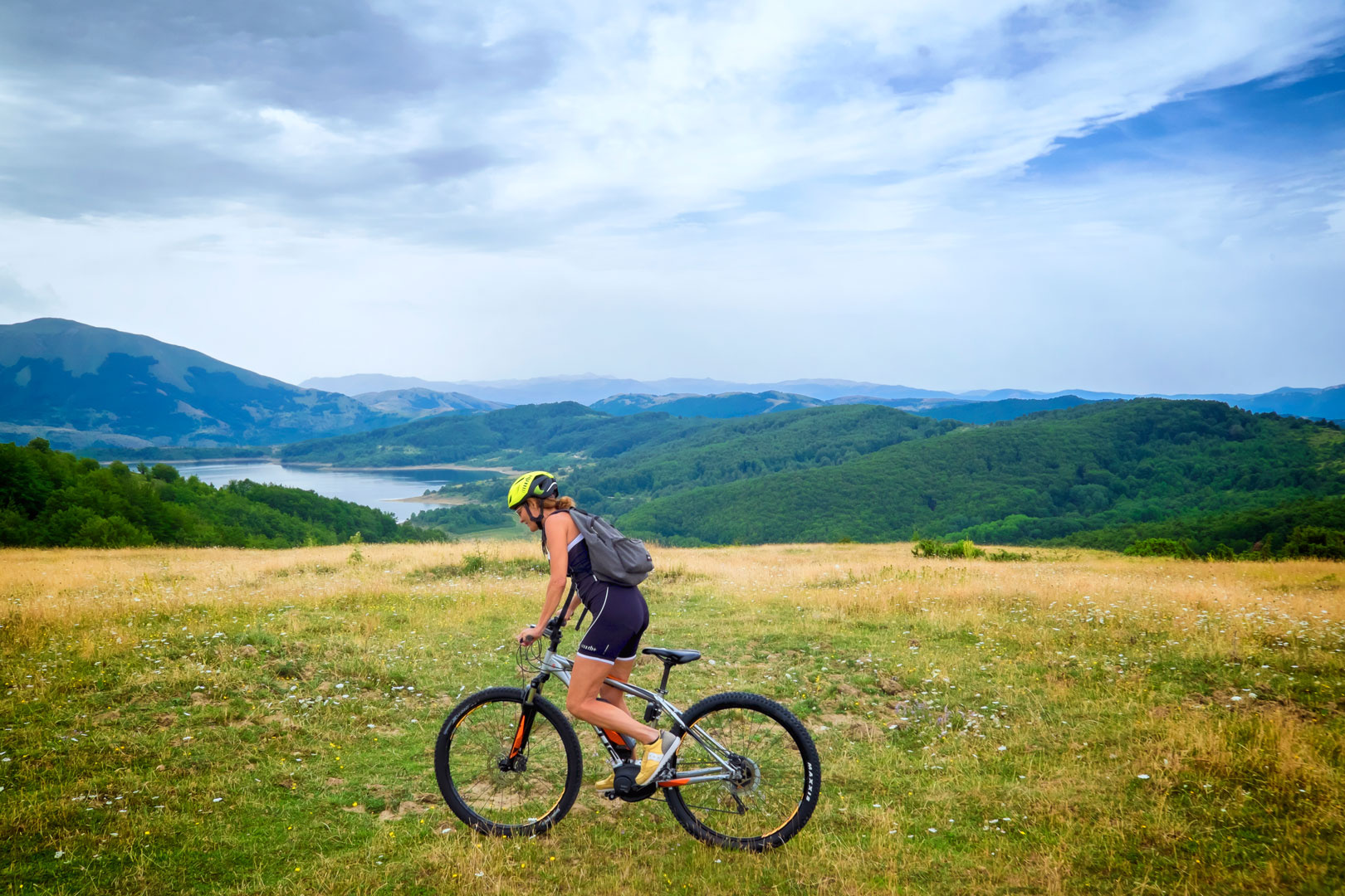 In E-Bike Giro del Lago di Campotosto