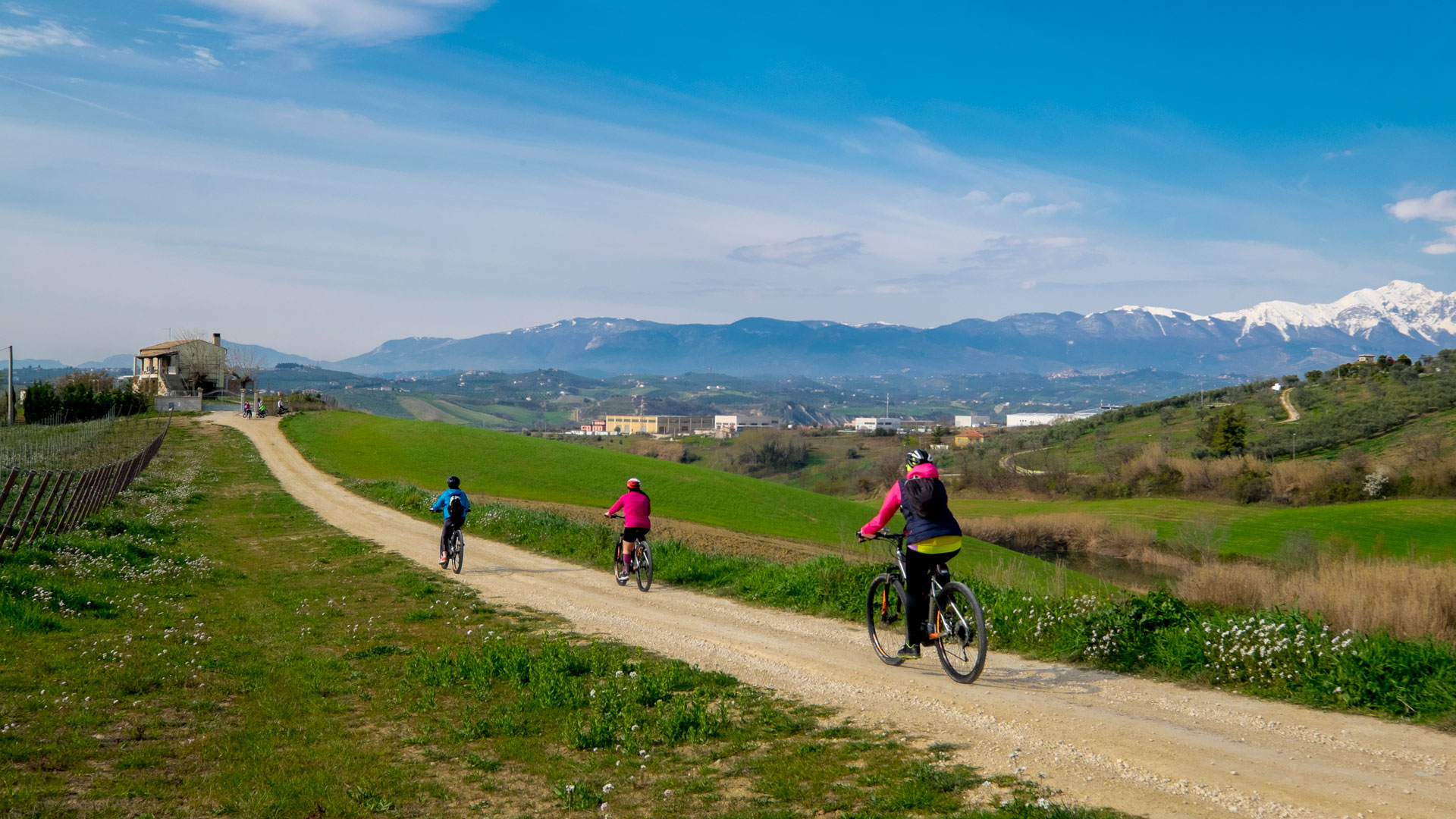 In E-Bike a Città Sant’Angelo sull’Antica Via del Sale