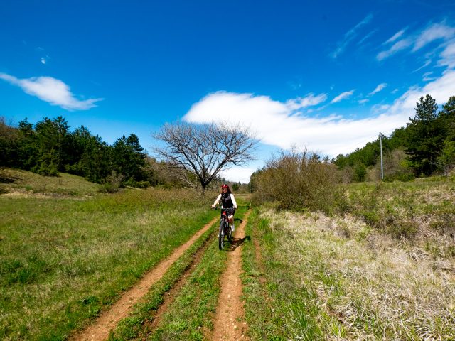 In E-Bike sul  tratturo Magno fino alla Cascata di Stiffe e al Lago Sinizo