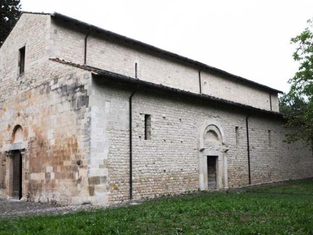 Abruzzo da vedere - Chiesa di San Pietro ad Oratorium   (Bussi - L’Aquila)