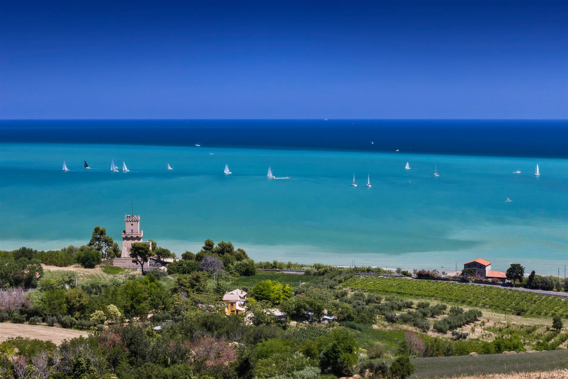 Abruzzo da vedere -  Area marina protetta Torre del Cerrano