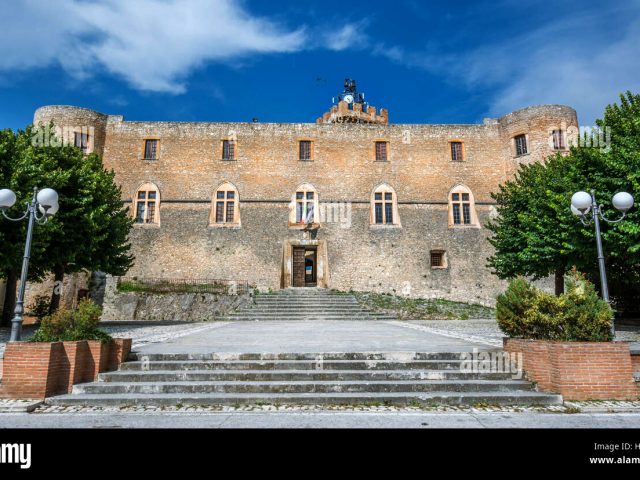 Abruzzo da vedere  - Castello Piccolomini (Capestrano - L’Aquila)