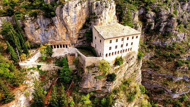 Abruzzo da vedere  - Eremo di Sant’Onofrio al Morrone   (Sulmona - L’Aquila)
