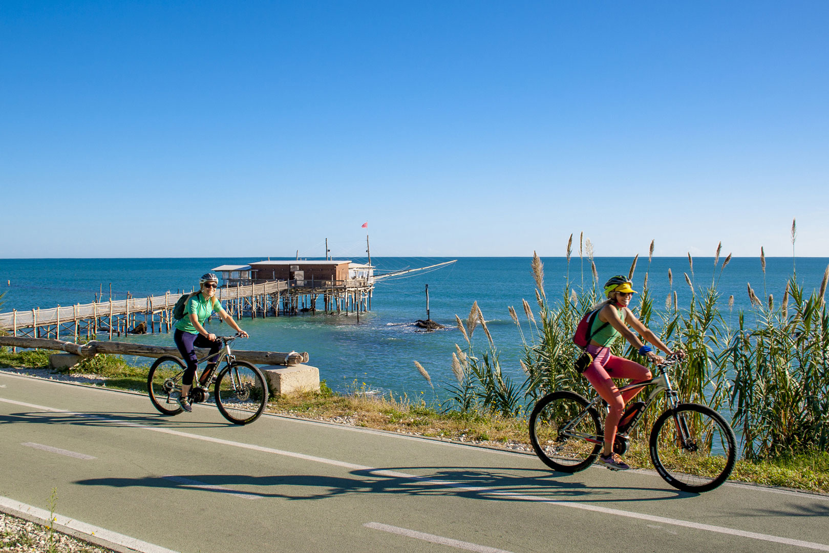 in E-BIKE sulla suggestiva Costa dei Trabocchi Da Ortona a Punta Aderci passando per la Lecceta di Torino di Sangro.